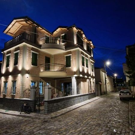 Bujtina Behram Hotel Корча Екстериор снимка