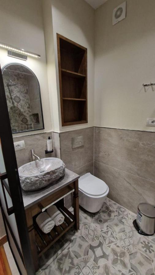 Bujtina Behram Hotel Корча Екстериор снимка