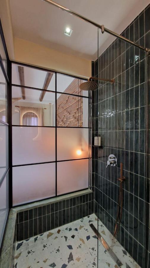 Bujtina Behram Hotel Корча Екстериор снимка