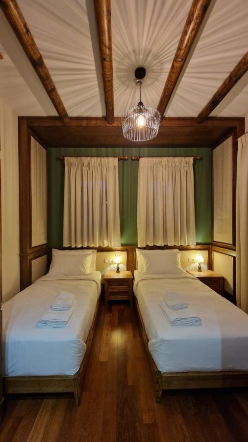 Bujtina Behram Hotel Корча Екстериор снимка