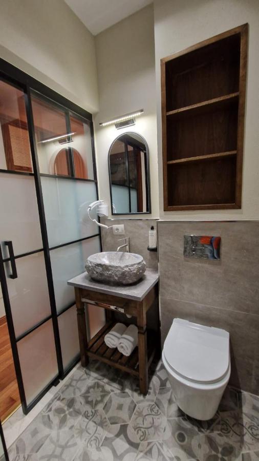 Bujtina Behram Hotel Корча Екстериор снимка