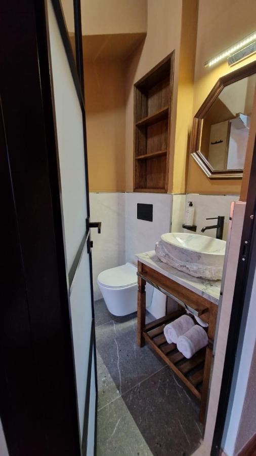 Bujtina Behram Hotel Корча Екстериор снимка