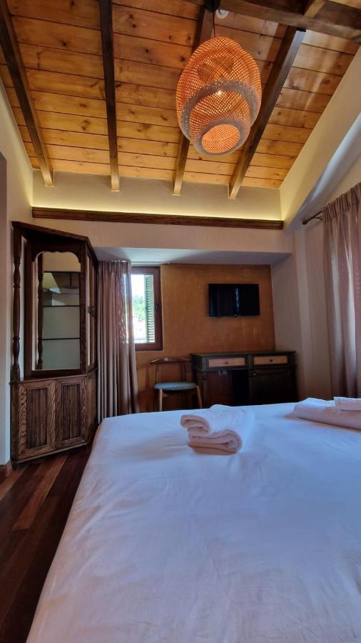 Bujtina Behram Hotel Корча Екстериор снимка