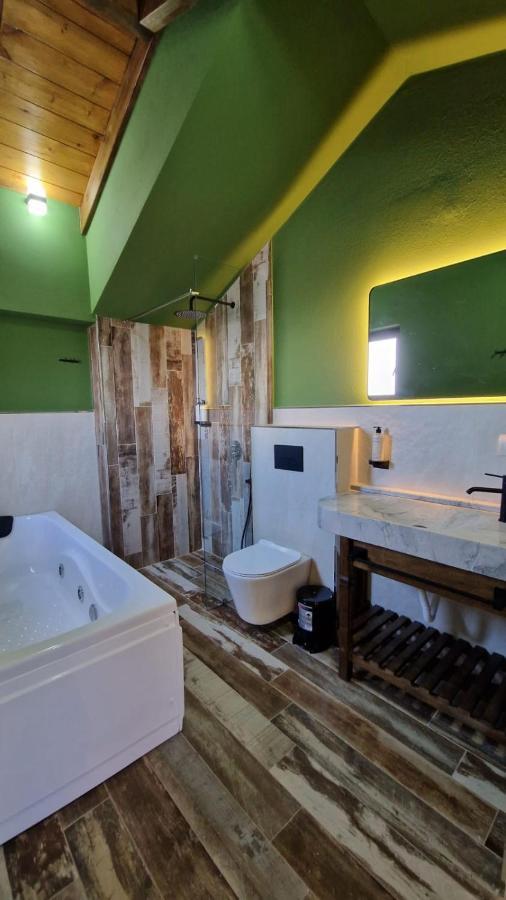 Bujtina Behram Hotel Корча Екстериор снимка