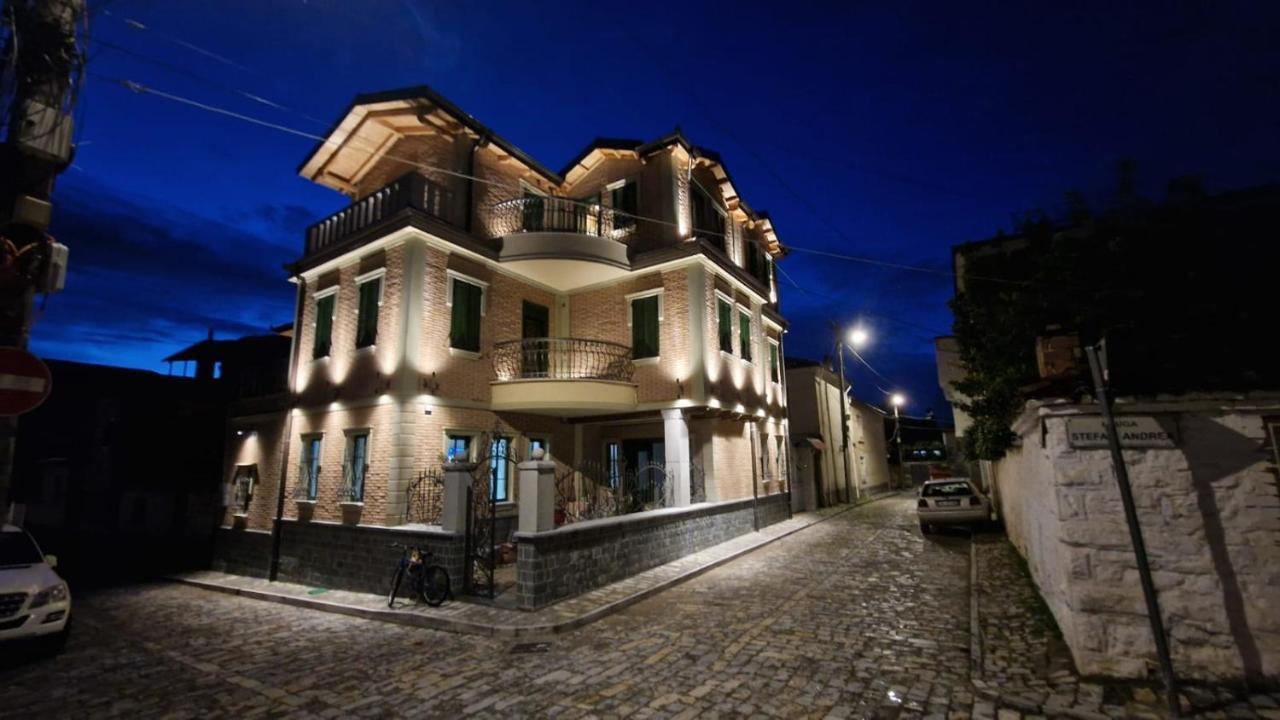 Bujtina Behram Hotel Корча Екстериор снимка