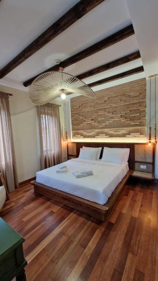 Bujtina Behram Hotel Корча Екстериор снимка