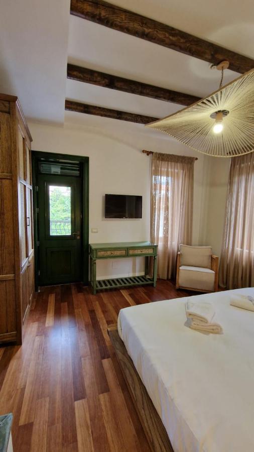 Bujtina Behram Hotel Корча Екстериор снимка