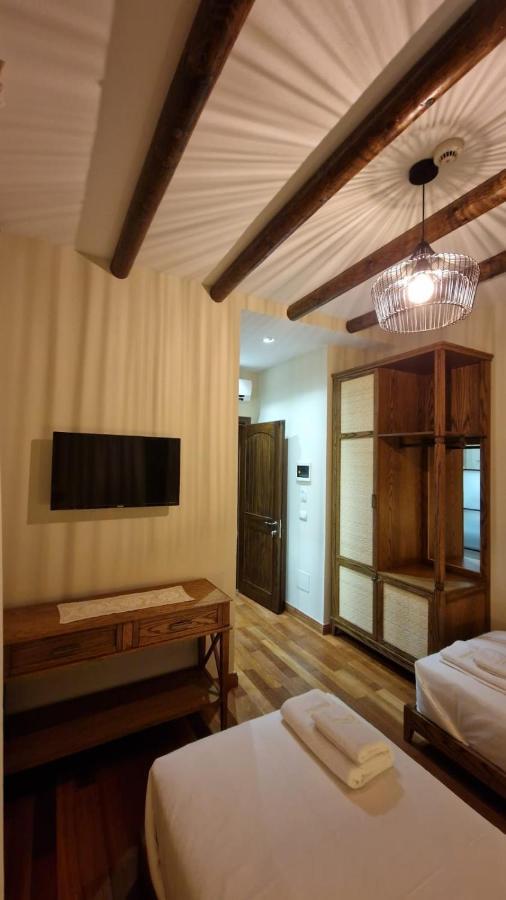 Bujtina Behram Hotel Корча Екстериор снимка