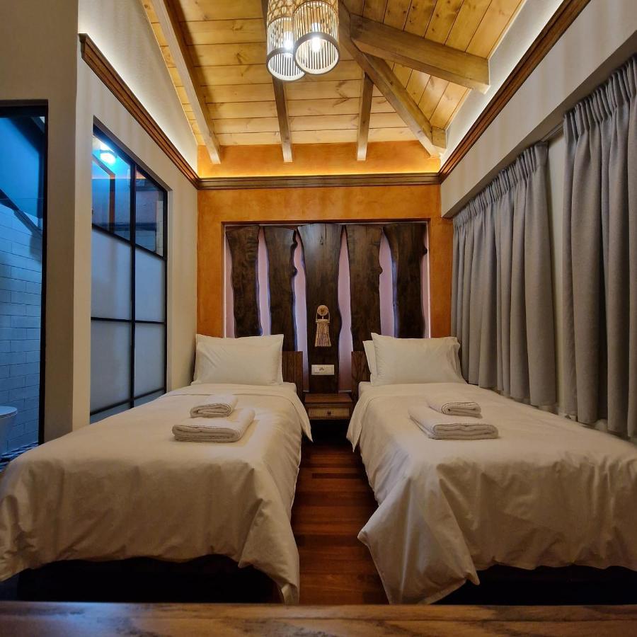 Bujtina Behram Hotel Корча Екстериор снимка