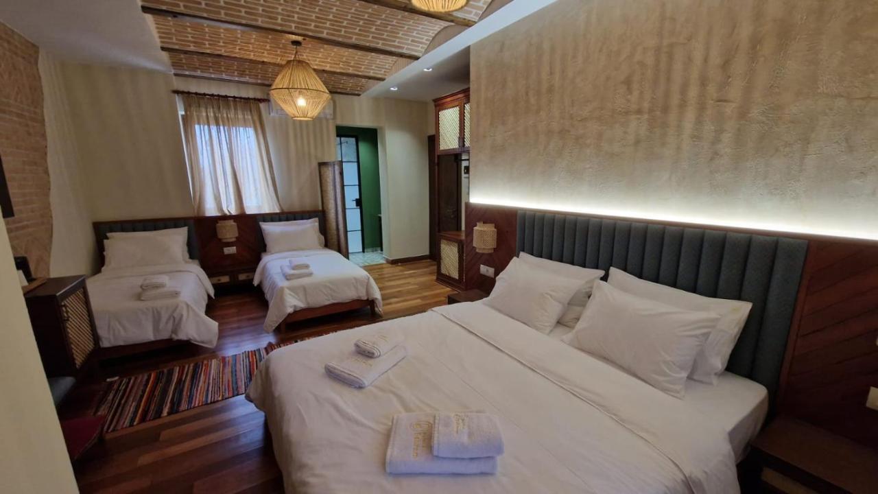 Bujtina Behram Hotel Корча Екстериор снимка