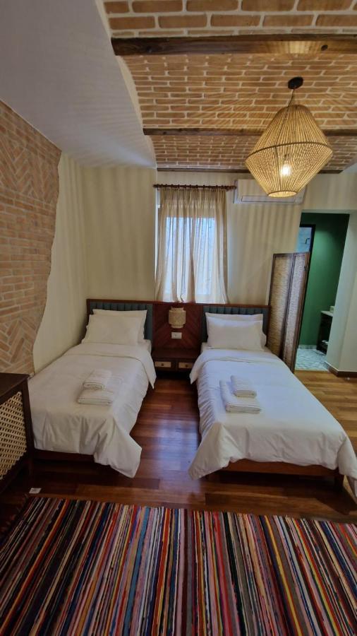 Bujtina Behram Hotel Корча Екстериор снимка
