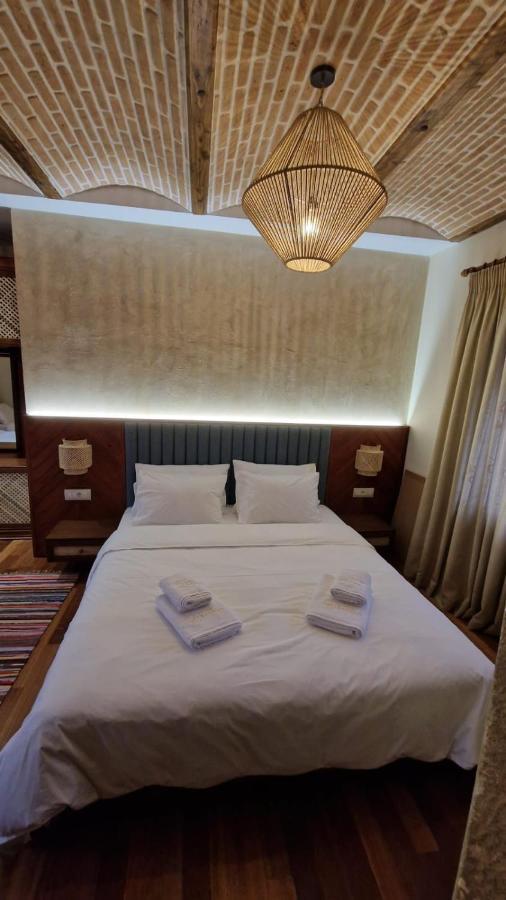 Bujtina Behram Hotel Корча Екстериор снимка